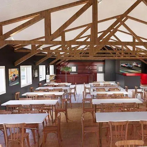 Auberge de jeunesse Les Beaux Chenes *